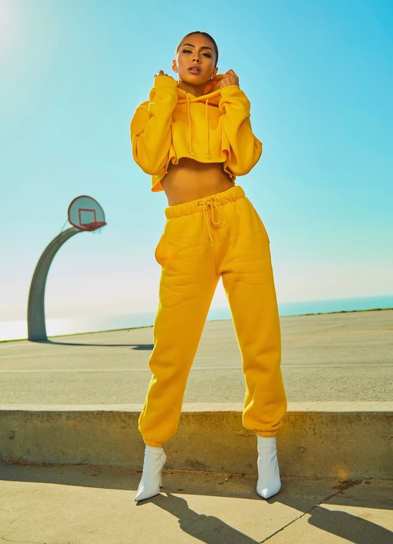 Photo source utilisée pour tester les changeurs de tenue IA